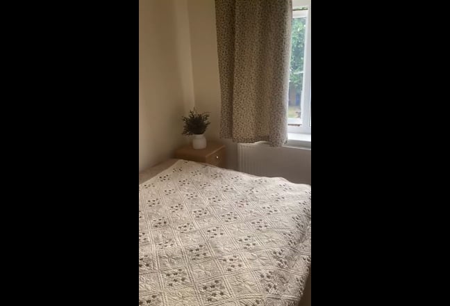 Double room for single person- All bills incl. Main Photo