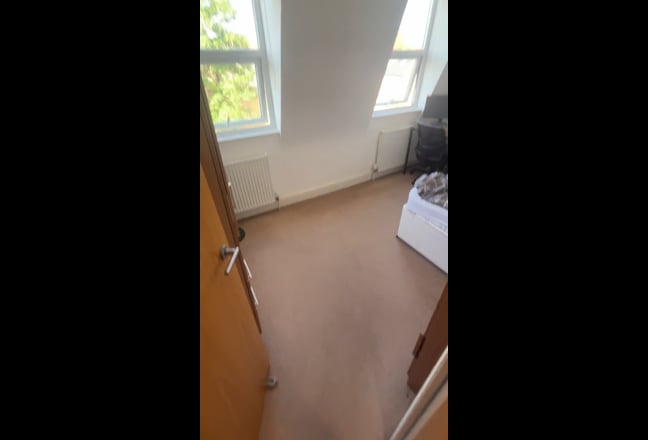 Spacious Double Room Available in Balham Main Photo