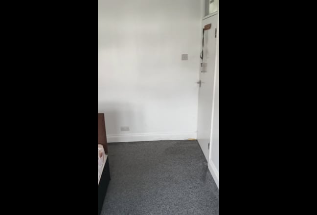 Spacious Double Bedroom Available  Main Photo