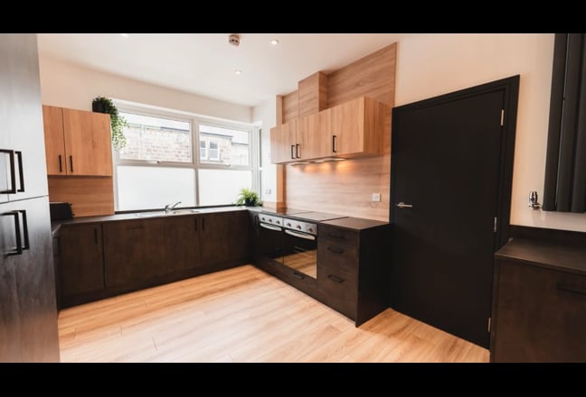 2 x High Quality En-suite Room Main Photo