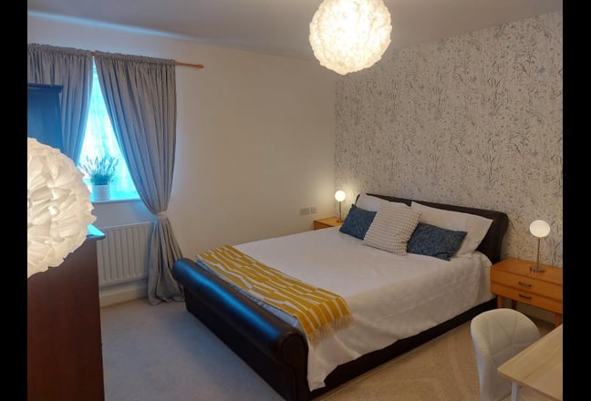 Luxury King Room • Newly Refurbished • TW14 Main Photo