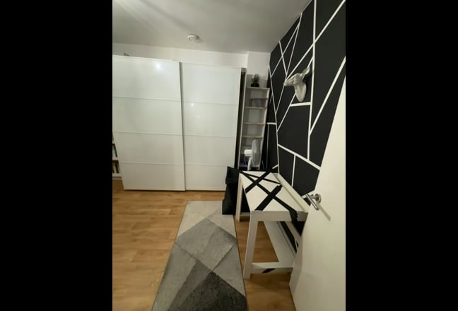 Double Room Available – Surrey Quays Main Photo