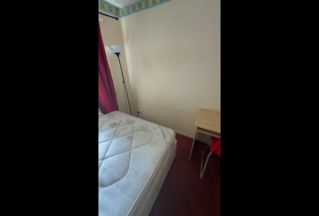 Very neat and decent double room available! Main Photo