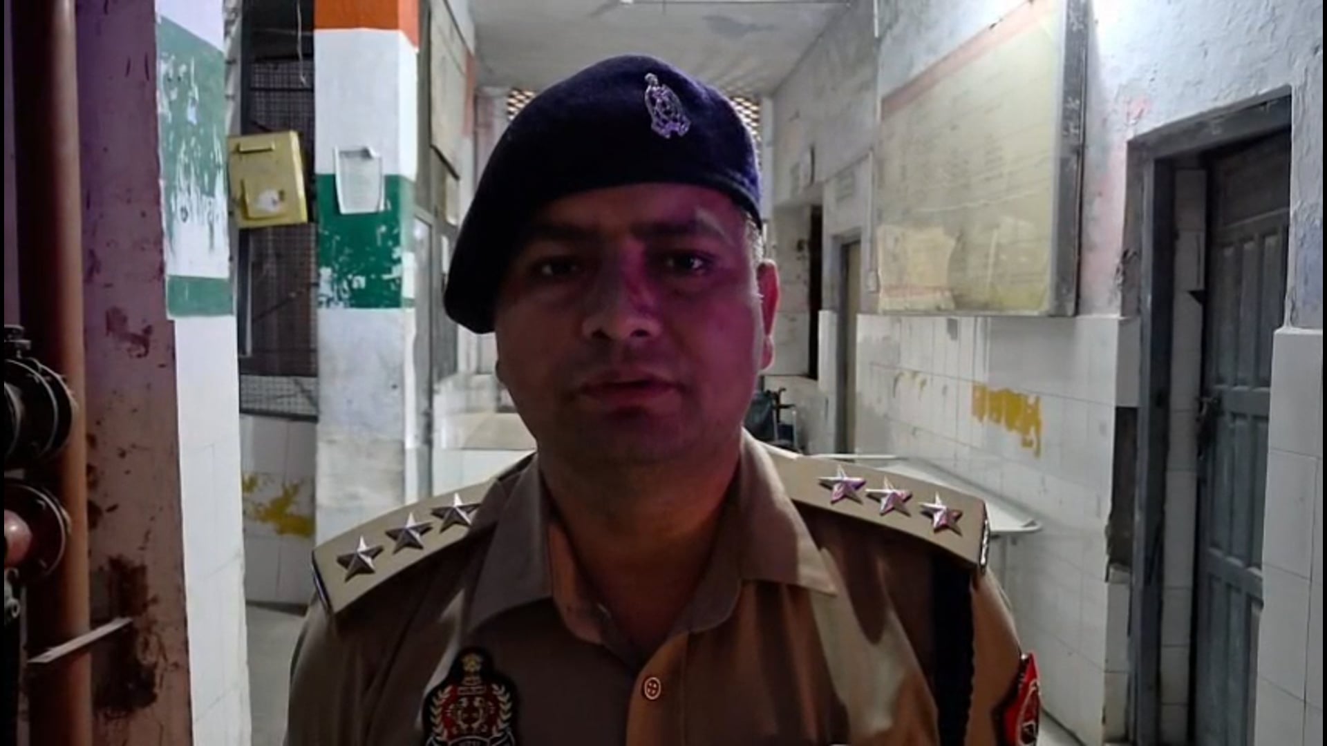 मेडिकल छात्र की आत्महत्या मामले में पुलिस जांच तेज

शाहजहाँपुर के थाना पुवायाँ क्षेत्र में स्थित आरएमएल इंस्टीट्यूट ऑफ मेडिकल साइंस के एक छात्र द्वारा आत्महत्या किए जाने की घटना सामने आई है। मामले को गंभीरता से लेते हुए पुलिस ने तत्काल कार्रवाई शुरू कर दी है। क्षेत्राधिकारी पुवायाँ ने बताया कि घटना की जांच की जा रही है तथा सभी पहलुओं पर गहनता से पड़ताल की जा रही है। पुलिस द्वारा आवश्यक वैधानिक कार्रवाई की जा रही है।