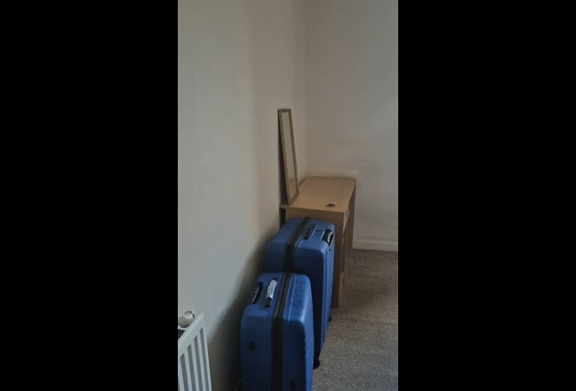 One Double Bedroom Available Main Photo