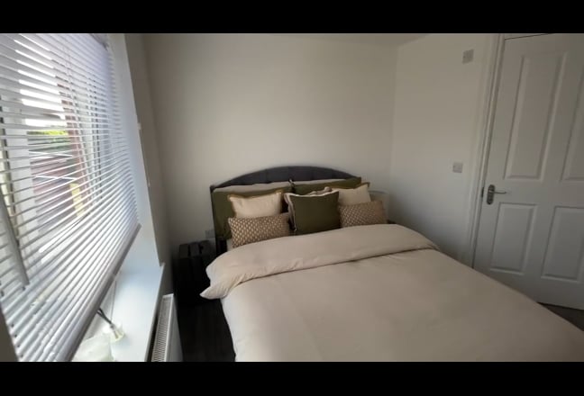 Video 1: Double Bed room - V1