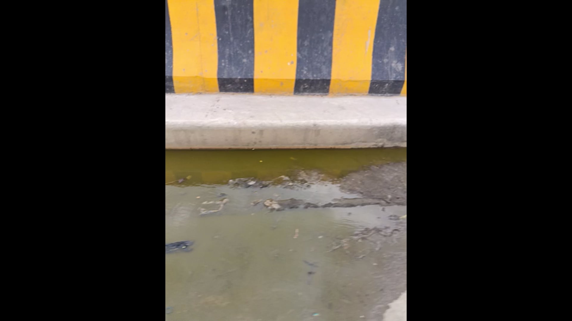 पति ने पत्नी के साथ की मारपीट भोसड़ी