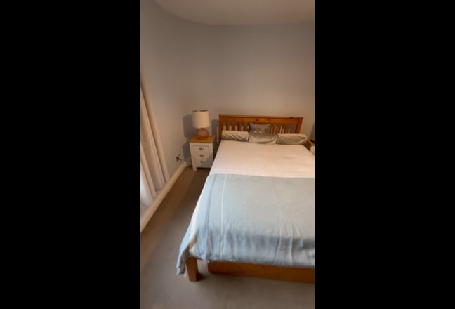 One double bedroom 4 min walk to town centre. Main Photo
