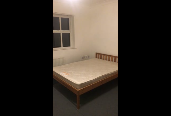 EX Large Double Room in shared  House Main Photo