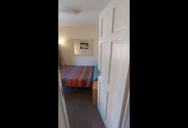 5Mins Birchwood Business Park Fab Room, Fast  Wifi Main Photo