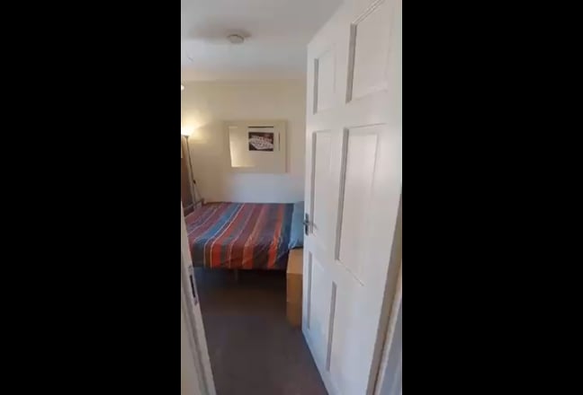 5Mins Birchwood Business Park Fab Room, Fast  Wifi Main Photo