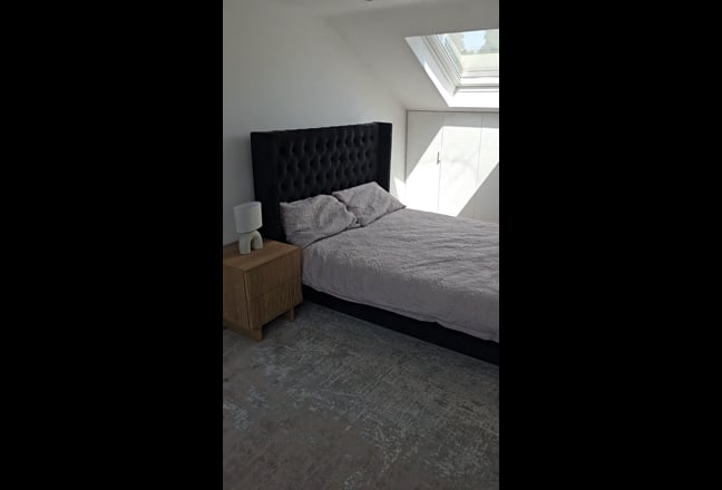1 ROOM LEFT in 6 Double En Suites House Main Photo