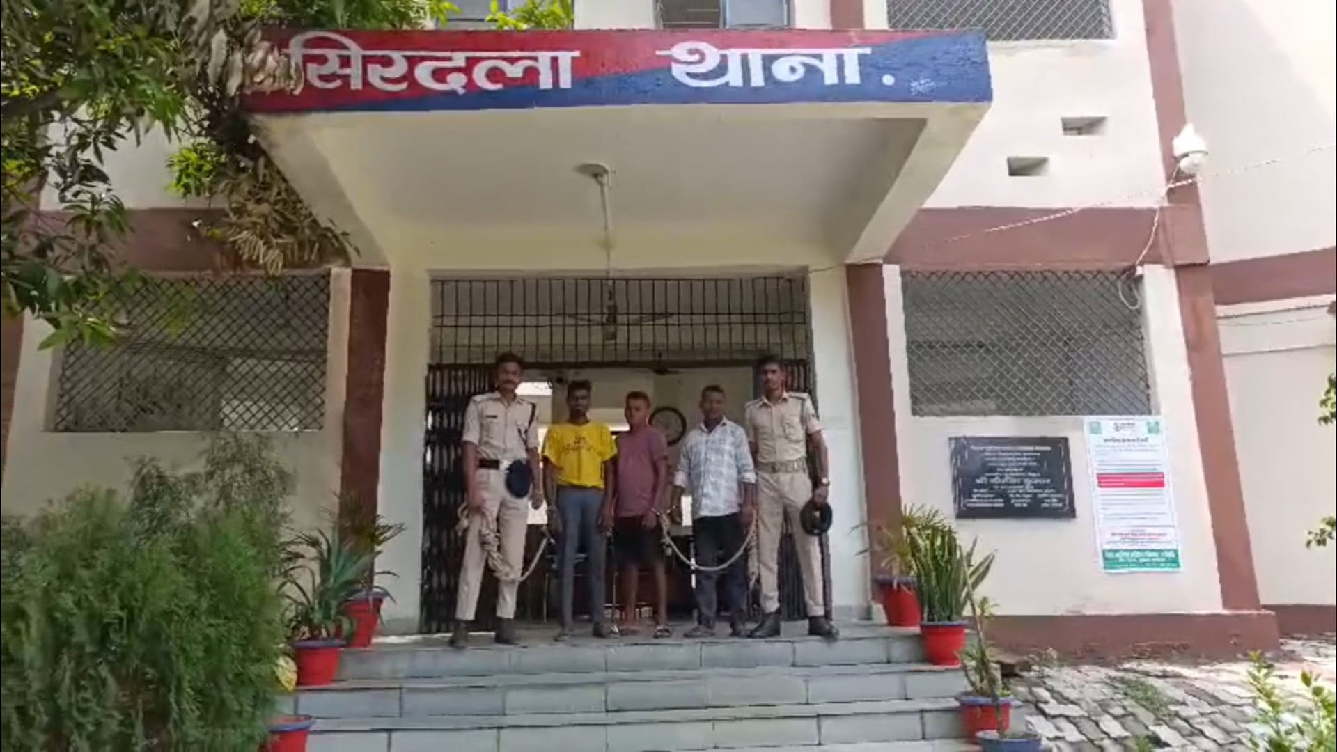 फरार 3 वारंटीयों को पुलिस ने किया गिरफ्तार, भेजा गया न्यायालय