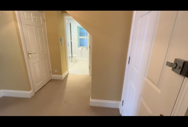 Spacious One Bedroom Flat with Stunning City Views Main Photo