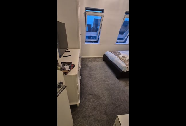 En-suite double room-all bills included-( PO2) Main Photo