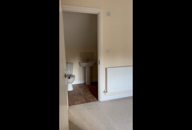 En‑suite Double Room Available – Great Location Main Photo
