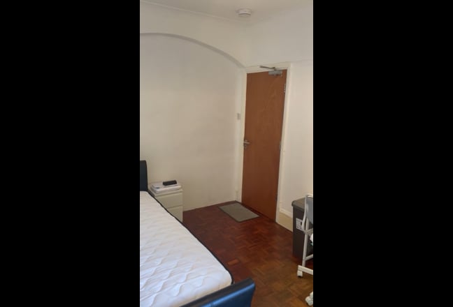 Bright Room with Garden view  Main Photo