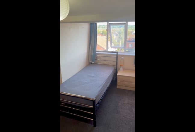 1 room available for a student or a professional  Main Photo