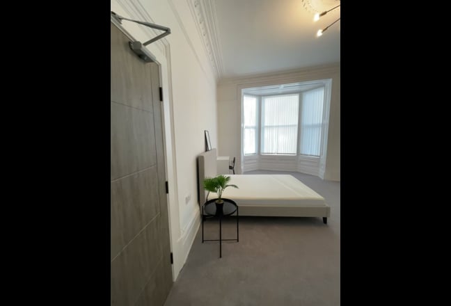 Large (En Suite) Double Room - No Fixed Term Main Photo