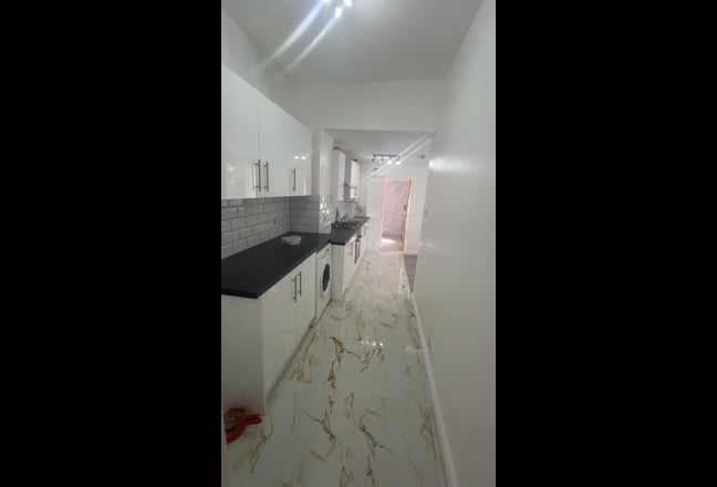 2 Bedroom Ground Floor Flat  Main Photo