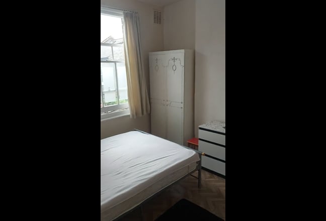 Room to Let, W10 Main Photo
