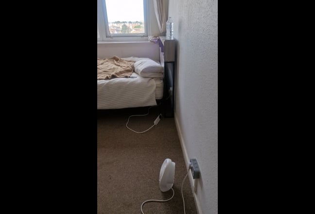 Double bedroom flat very close to local amenities  Main Photo