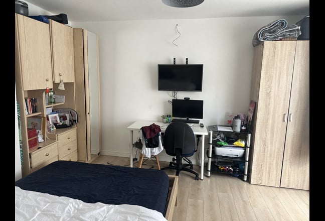 Huge king size bedroom  Main Photo