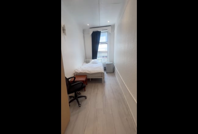 Spacious Rooms- (In Heart of Kings Cross) Main Photo