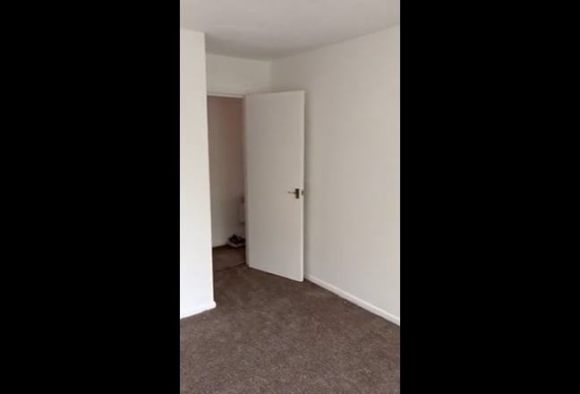 Large bedroom flat 7 minutes from Uxbridge Station Main Photo
