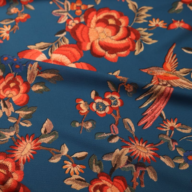 Vidéo: Crêpe imprimé - Fleurs et oiseau fond bleu