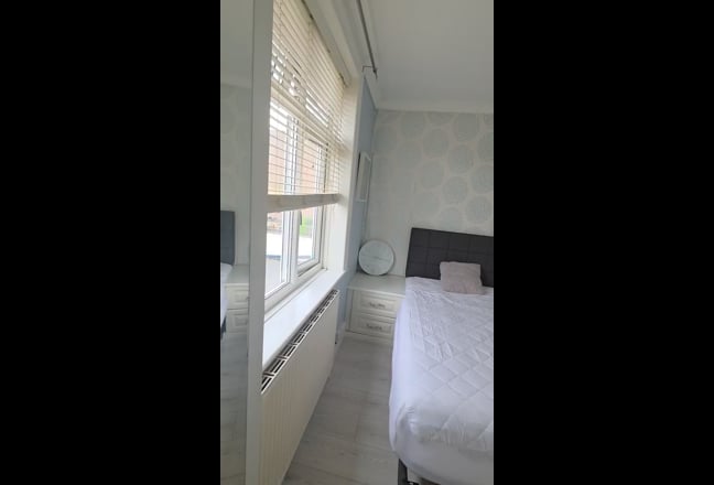 Video 1: Laura Ashley design bedroom with Sharps fitted bespoke cupboard. Beautifully spacious plenty storage