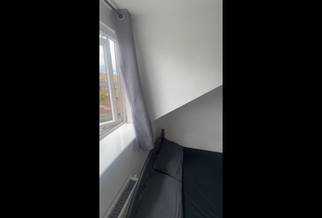 Single room for rent available 1 of june  Main Photo