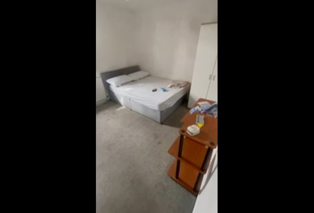 Large Double Room  Main Photo