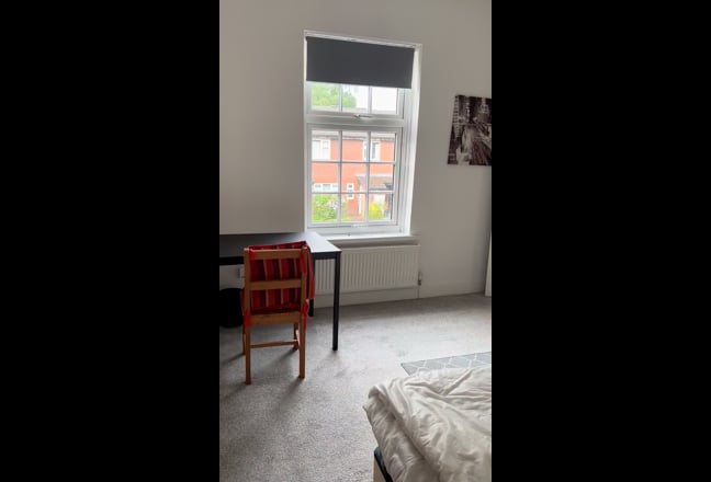Lodger wanted – WA15 Main Photo