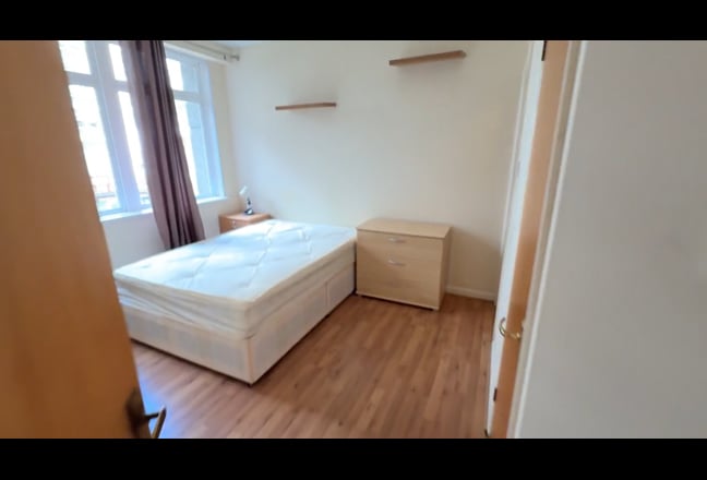 Whole 2 bed, 2 bath * Gym, Pool, Spa, concierge * Main Photo