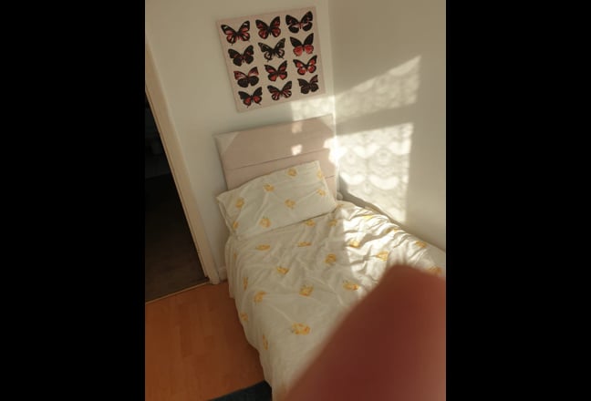 Single Room to let in Greenford Main Photo