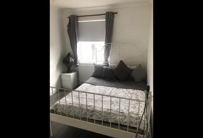 *Available Now*. Professional House 1 Double Room  Main Photo