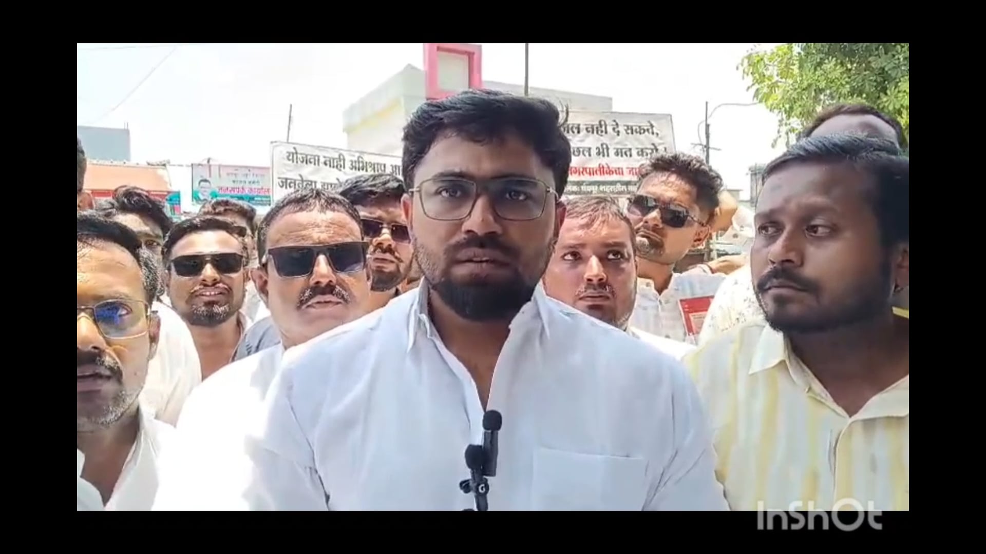 महाविकास युवक आघाडीतर्फे मनपा विरोधात घागर फोडो मोर्चा :मनपा उपायुक्तना निवेदन