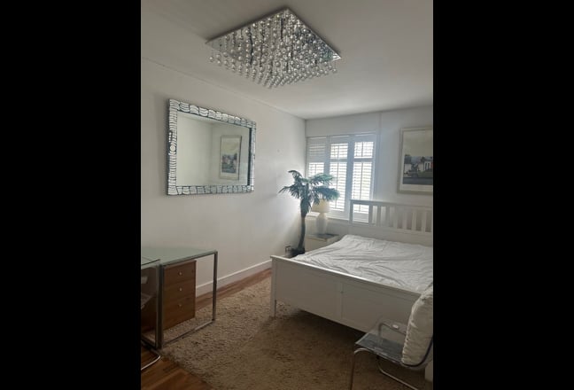 Beautiful large en-suite bedroom in Streatham hill Main Photo