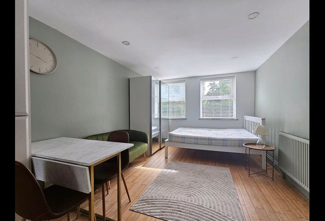 Stunning Self-Contained Studio - Gas bills inc Main Photo