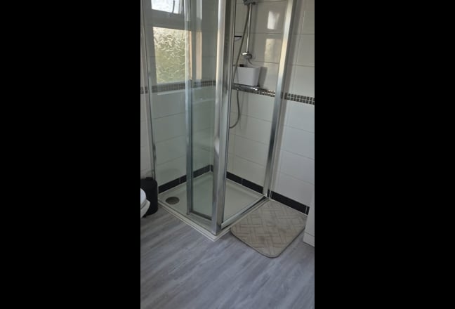 Comfortable Loft Conversion with ensuite Main Photo
