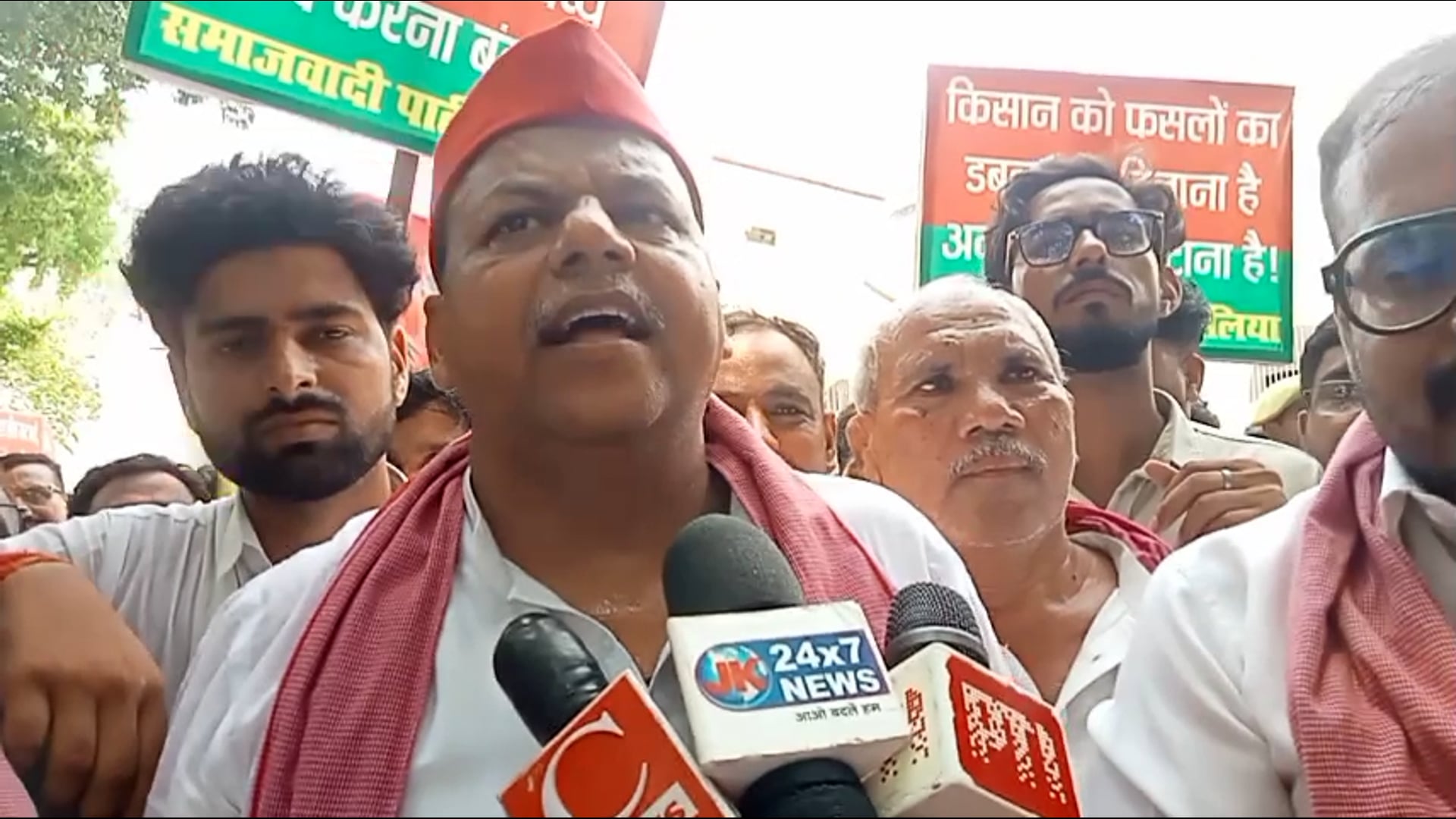 बांसडीह विधान सभा से सपा नेता नीरज सिंह गुड्डु ने महंगाई को लेकर सरकार पर साधा निशाना