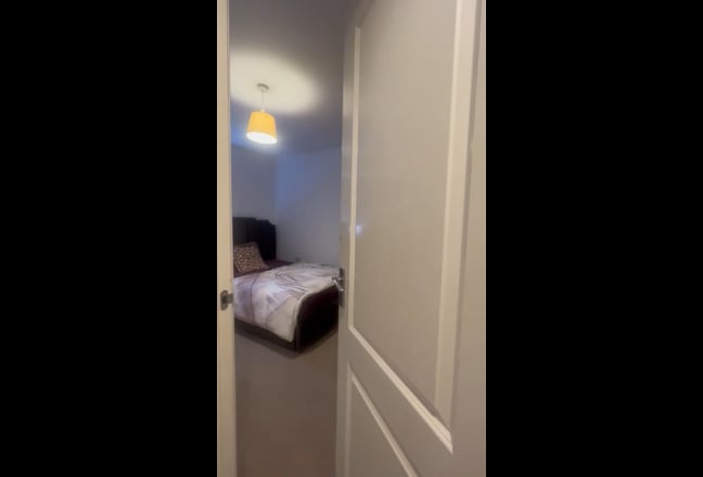 Lovely, Tidy & En-suite Double room for a Female Main Photo