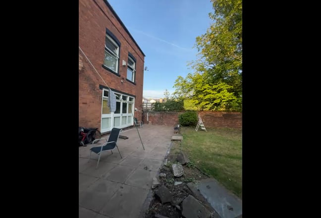 Extra large room B16 by Edgbaston Reservior Main Photo