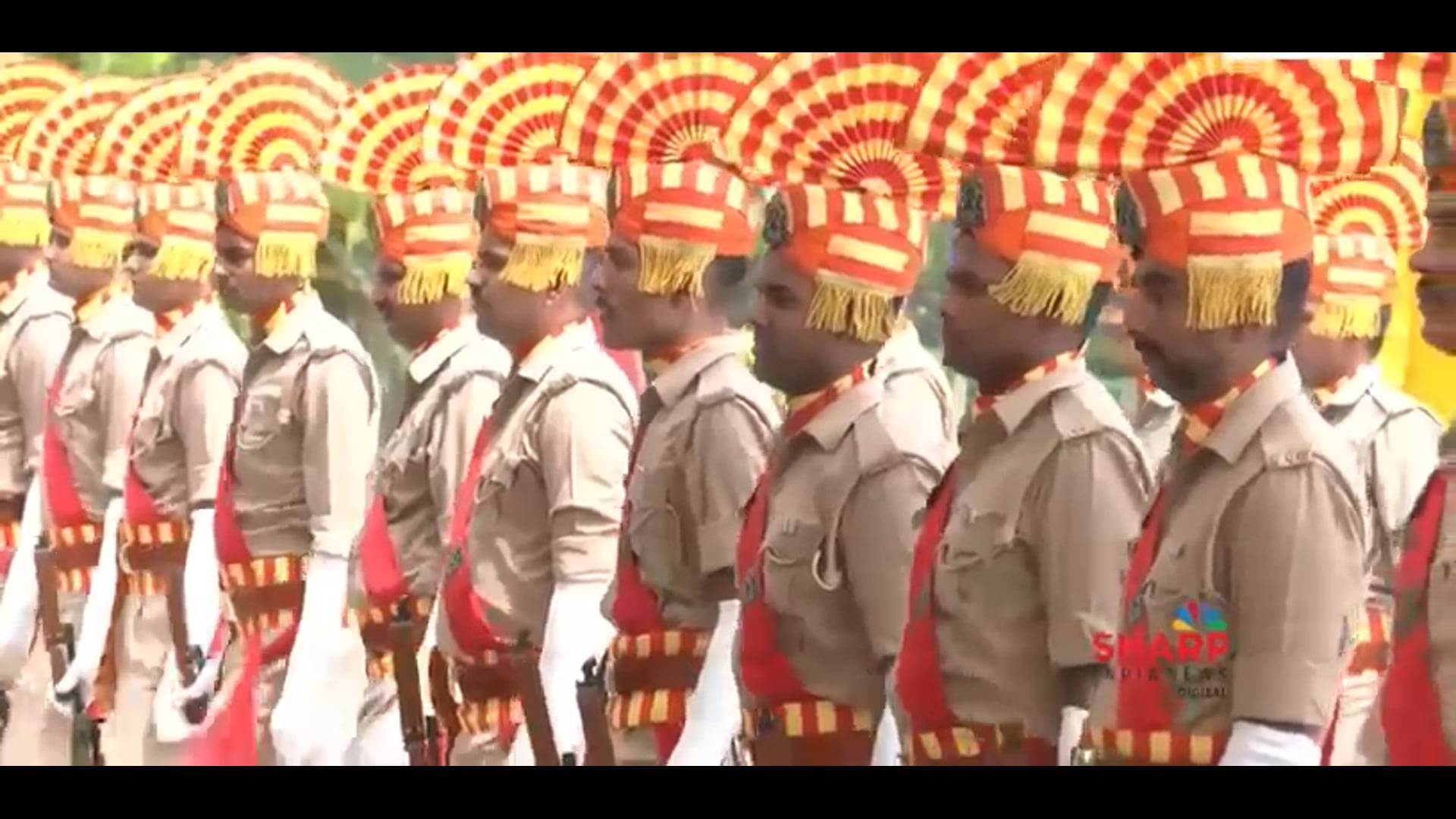 ▶️......DGP राजीव कृष्ण ने पुलिस मुख्यालय में ‘गार्ड ऑफ ऑनर’ प्राप्त करने के बाद राज्य के स्थायी DGP का कार्यभार संभाला।