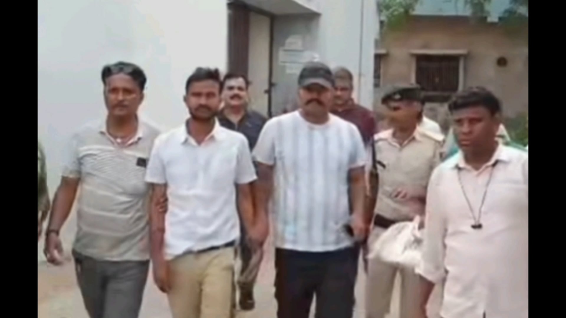 निगरानी के हत्थे चढ़ा बिजली विभाग का घूसखोर एसडीओ, 20000 रिश्वत लेते रंगे हाथ गिरफ्तार।