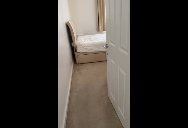 Professional-EnSuite Room-Wembley-&pound;900-ForSingle Main Photo