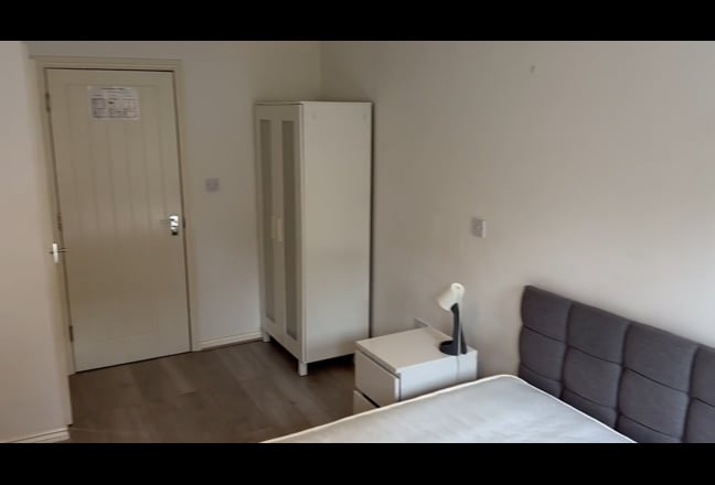 Luxury En Suite Rooms - Airport Cabin Crew Main Photo