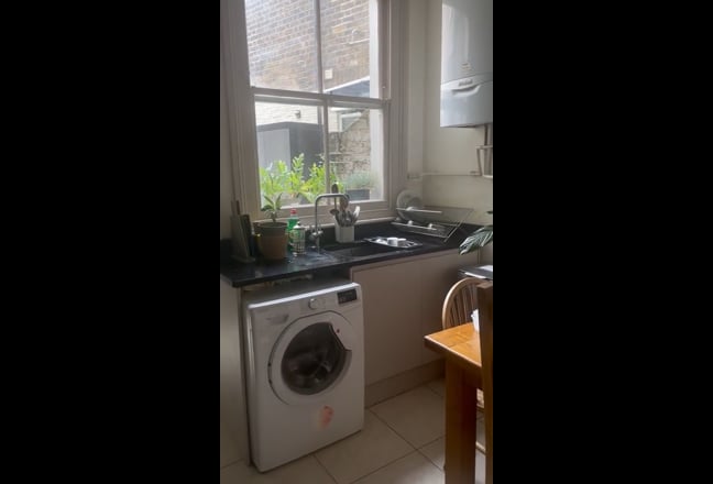 Spacious Double Room – 5 Minutes from Willesden Ju Main Photo