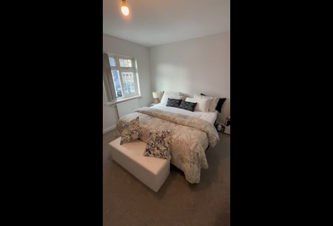     Extra Large  Room for Rent Main Photo